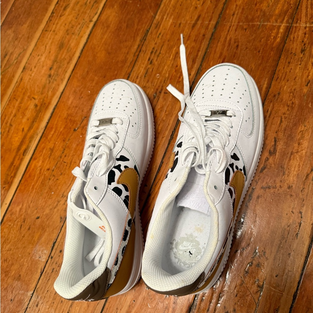 Nike White and Gold Athletic Shoes - Picture 2 of 2